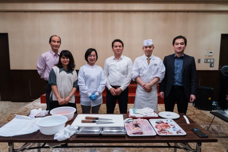 chị thùy linh cùng đầu bếp vàng nguyễn bá phước chị thùy linh cùng đầu bếp vàng nguyễn bá phước